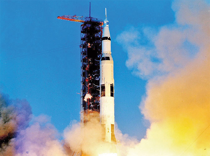Enlargeable photo of a spacecraft preparing to launch into space