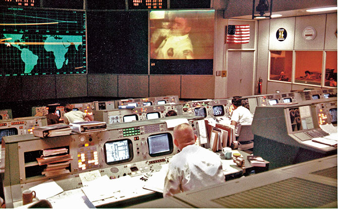 Enlargeable photo of a room filled with computers and people looking at projections